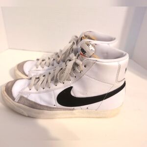 Nike Black‎ and White Mid Sneakers Size 7
